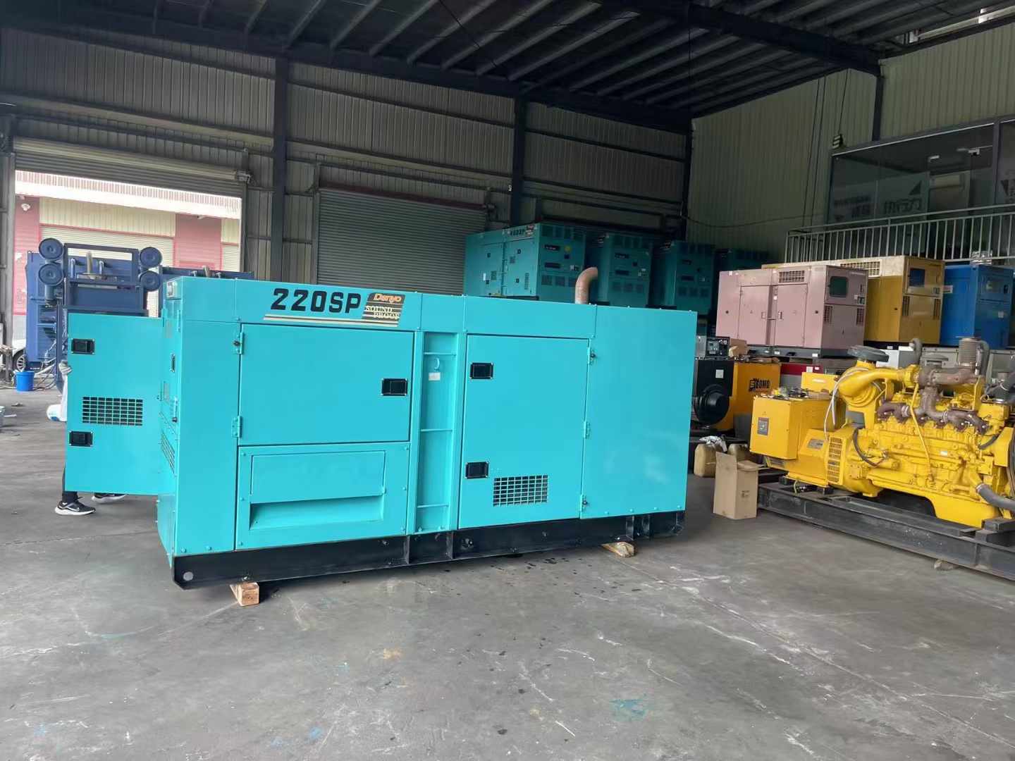 遵义柴油发电机组长期不间断运行时，如何监控其温度和压力？