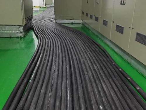 遵义如何根据理论计算公式计算温度对特定电压测量结果的影响？